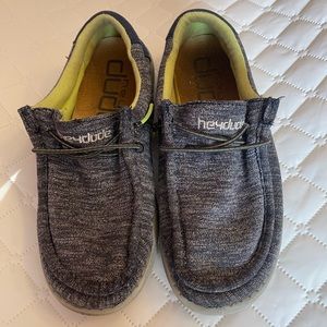 Youth size 3 hey dudes